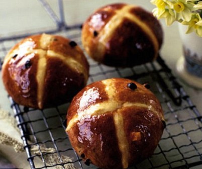 Коричные булочки с крестом 